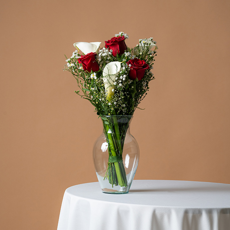 Ramo de rosas y cartuchos
